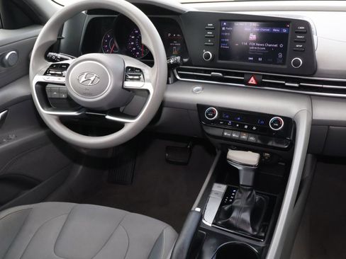 Used 2021 Hyundai Elantra SEL image 10