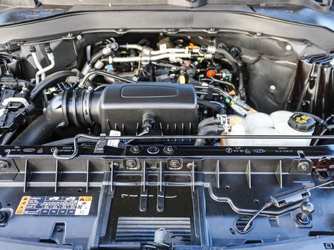 Used 2022 Ford Explorer XLT image 27