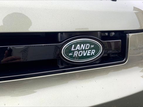 Used 2025 Land Rover Defender 110 X-Dynamic SE image 31