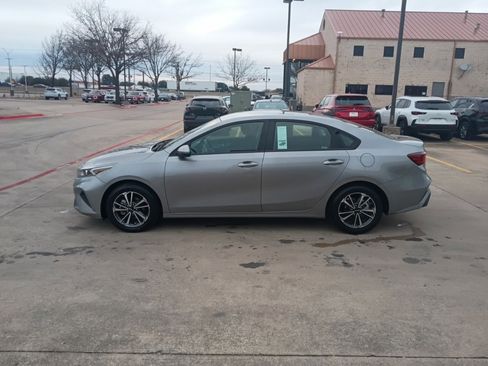 Used 2024 Kia Forte LXS image 4