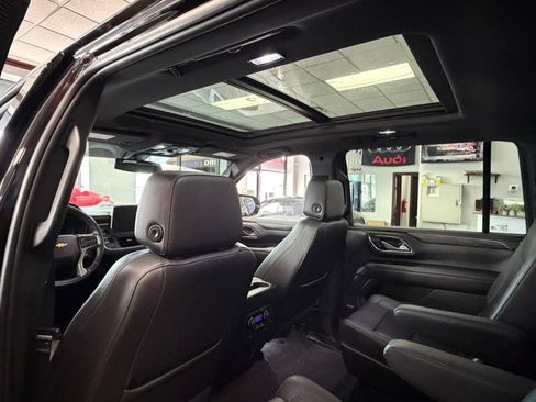 Used 2022 Chevrolet Suburban LT w/ LT Signature Plus Package AWD/4WD image 25