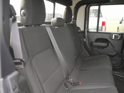 Used 2023 Jeep Gladiator Willys image 16