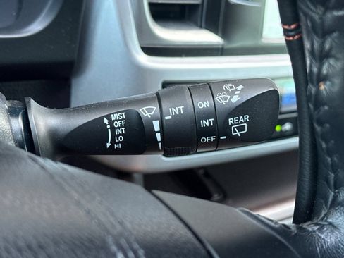 Used 2018 Toyota Highlander XLE AWD/4WD image 39