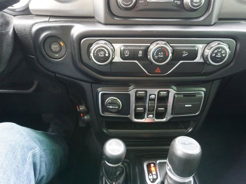 Used 2019 Jeep Wrangler Unlimited Sport S image 13