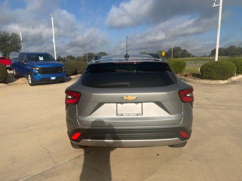 Used 2026 Chevrolet Trax LT w/ Driver Confidence Package FWD image 12