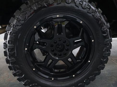 Used 2016 Jeep Wrangler Unlimited Sahara w/ Connectivity Group AWD/4WD image 32