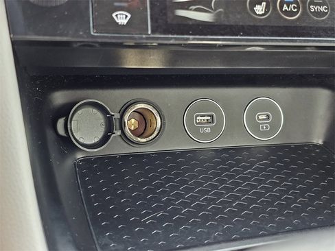 Used 2024 Genesis G70 2.5T image 21