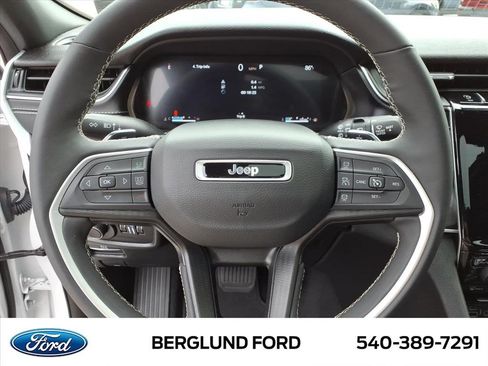 Used 2024 Jeep Grand Cherokee Altitude AWD/4WD image 22