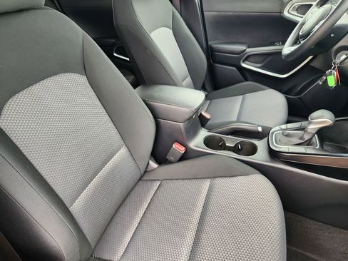 Used 2025 Kia Soul LX image 21