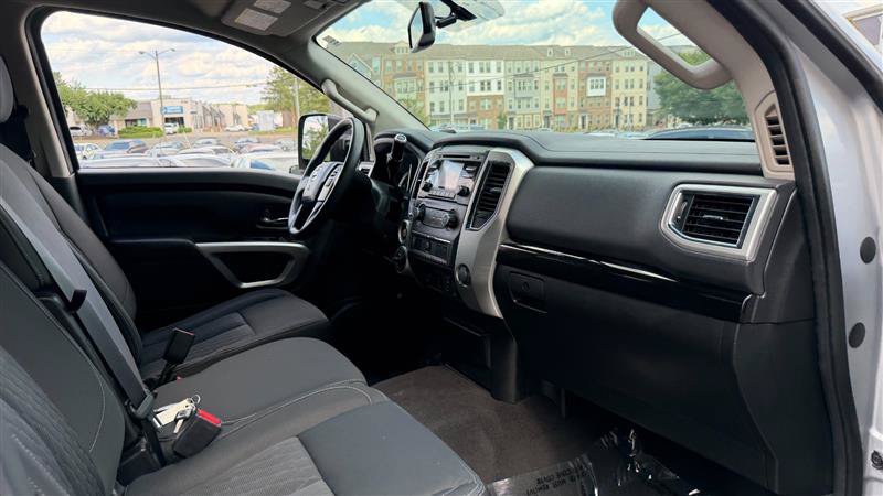 Used 2017 Nissan Titan SV AWD/4WD image 7