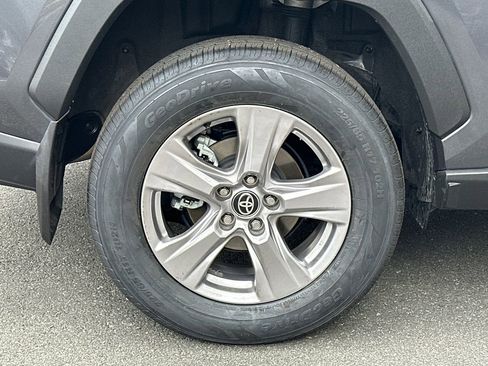 Used 2025 Toyota RAV4 XLE AWD/4WD image 7