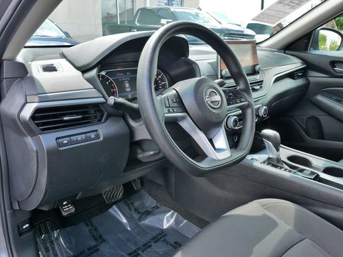 Used 2025 Nissan Altima 2.5 SV FWD image 22