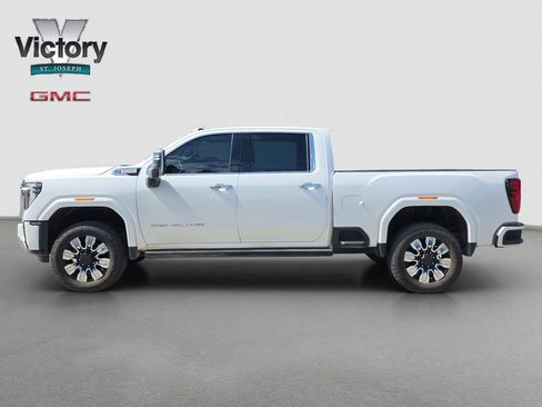 Used 2025 GMC Sierra 2500 Denali w/ Denali Reserve Package AWD/4WD image 6