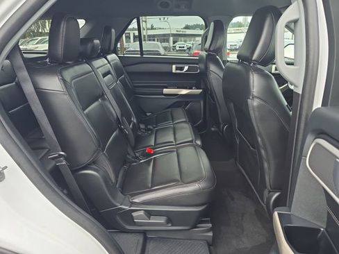Used 2023 Ford Explorer XLT w/ Equipment Group 202A image 10