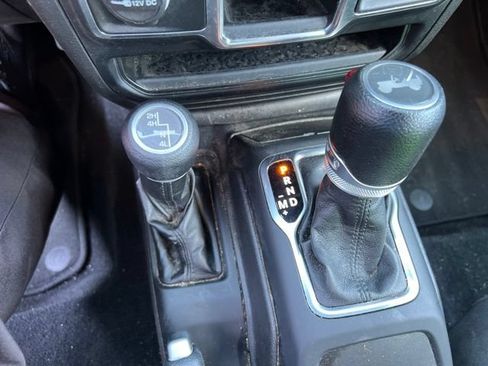 Used 2022 Jeep Wrangler Unlimited Sport AWD/4WD image 23