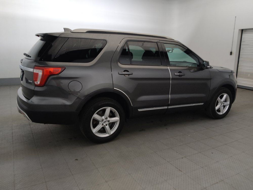 Used 2016 Ford Explorer XLT w/ Equipment Group 202A AWD/4WD image 10