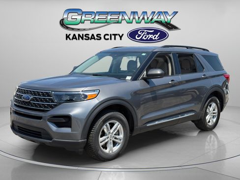 Used 2023 Ford Explorer XLT AWD/4WD image 4