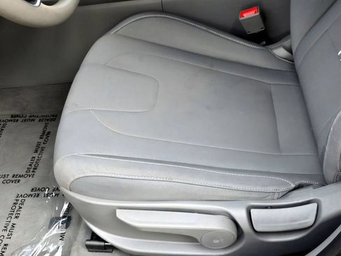 Used 2022 Hyundai Elantra SEL FWD image 19