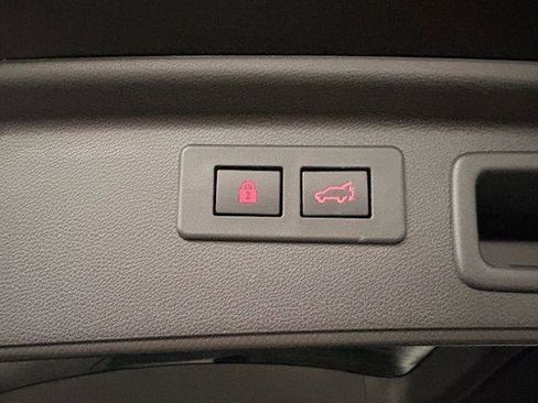 Used 2020 Subaru Forester Touring image 11