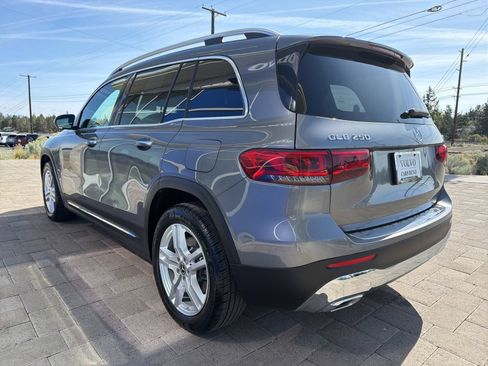 Used 2021 Mercedes-Benz GLB 250 4MATIC image 5
