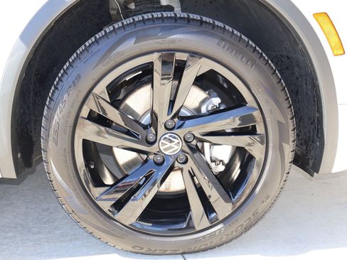 Used 2024 Volkswagen Tiguan SE R-Line AWD/4WD image 31