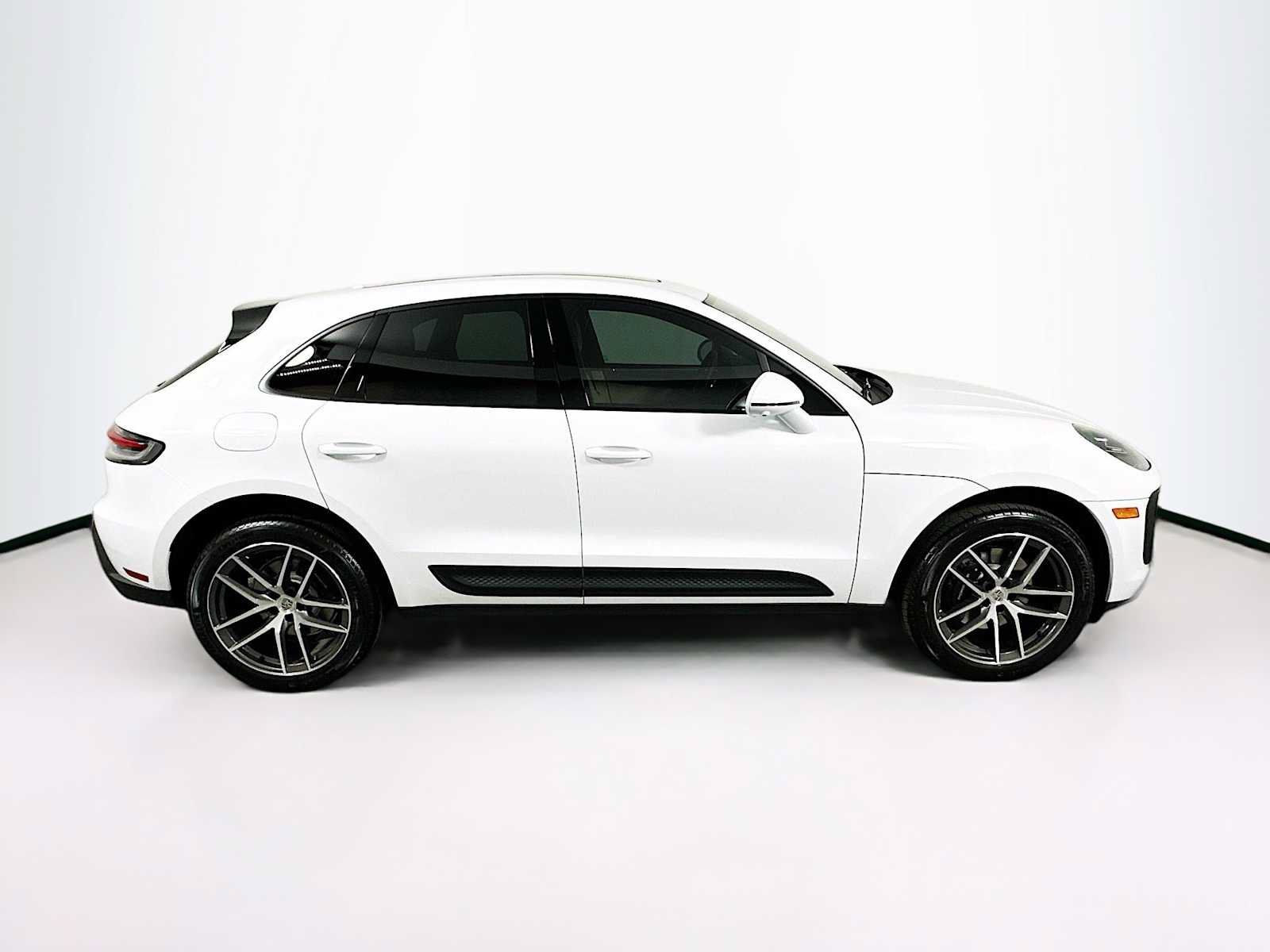 Used 2026 Porsche Macan AWD/4WD image 8