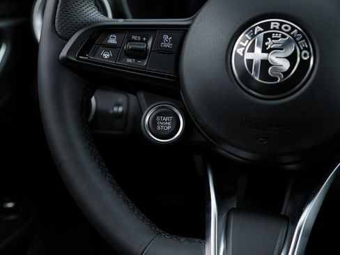 New 2026 Alfa Romeo Giulia w/ Driving Assist Package RWD image 21