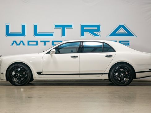 Used 2013 Bentley Mulsanne w/ Premiere Specification Pkg image 3