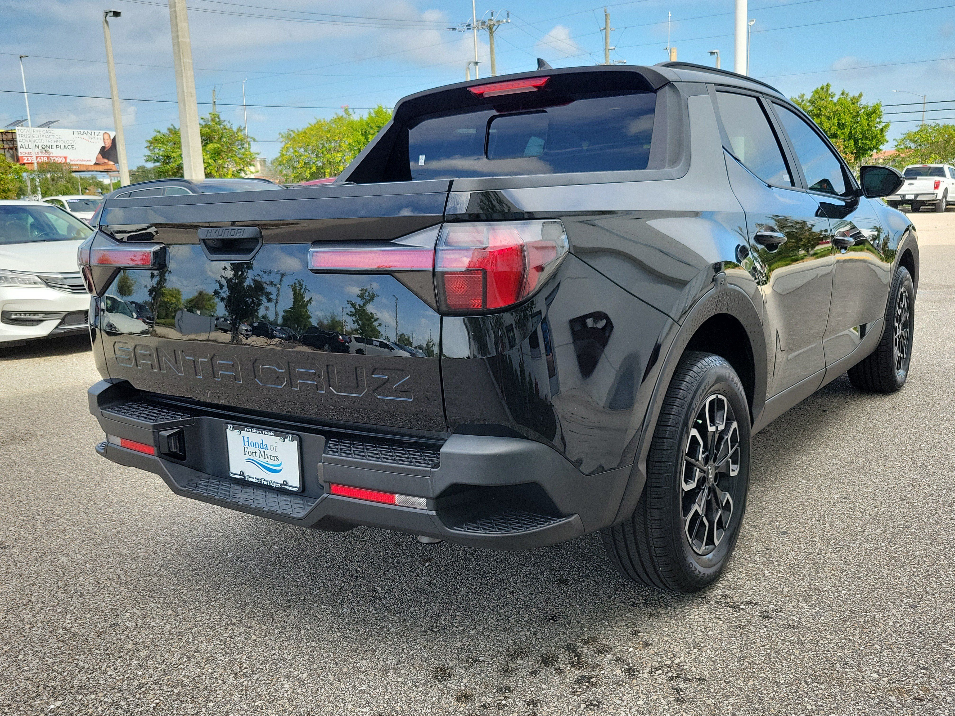 Used 2022 Hyundai Santa Cruz SEL w/ Activity Package FWD image 6
