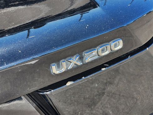 Used 2019 Lexus UX 200 image 12