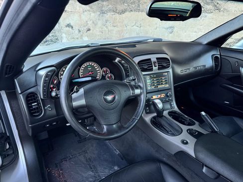 Used 2007 Chevrolet Corvette Coupe w/ Preferred Equipment Group RWD image 19