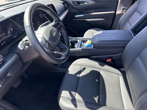 Certified 2025 Chevrolet Traverse LT FWD image 10
