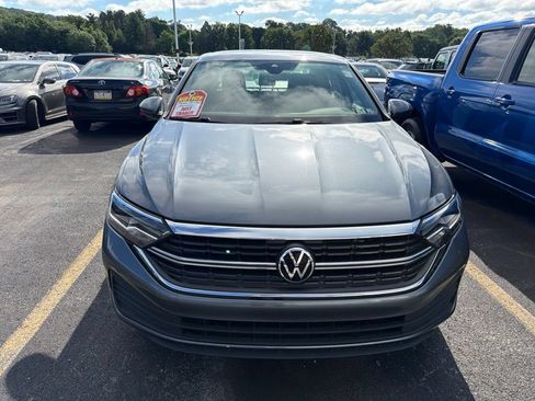 Used 2023 Volkswagen Jetta SE w/ Black Wheel Package FWD image 2