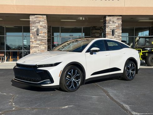 Used 2023 Toyota Crown XLE image 1