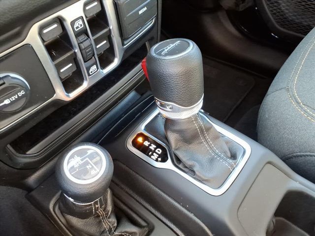Used 2025 Jeep Gladiator Sport AWD/4WD image 23