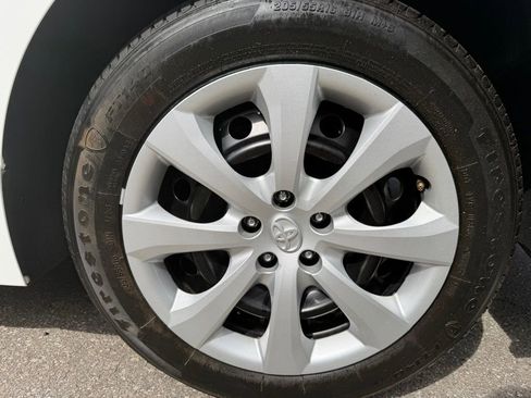 Used 2024 Toyota Corolla LE image 28