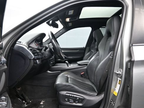 Used 2018 BMW X5 M image 26