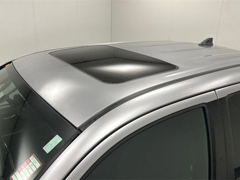 Used 2016 Toyota Tacoma TRD Sport image 12