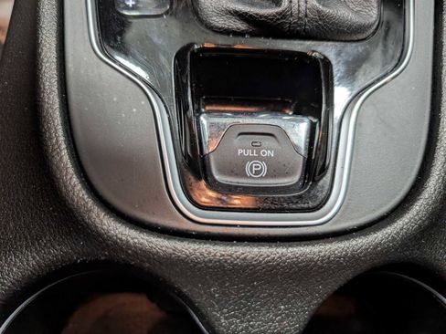 Used 2019 Jeep Cherokee Limited image 28