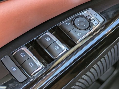 Certified 2023 Kia Carnival SX FWD image 20