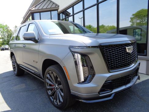 Used 2026 Cadillac Escalade V w/ LPO, Floor Liner Package AWD/4WD image 3