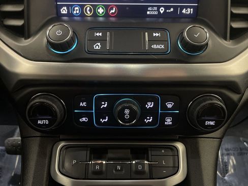 Used 2023 GMC Acadia SLE w/ Driver Convenience Package image 12