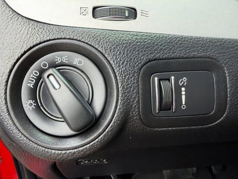Used 2020 Dodge Journey SE w/ SE Popular Equipment Group FWD image 19