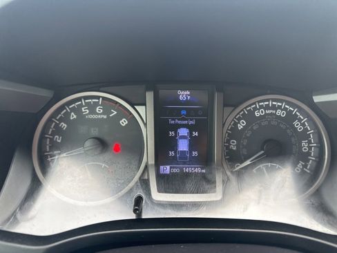 Used 2016 Toyota Tacoma SR5 w/ Towing Package image 16