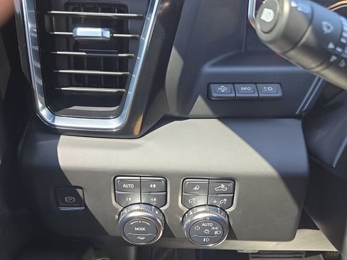 Used 2024 GMC Sierra 1500 Denali AWD/4WD image 23