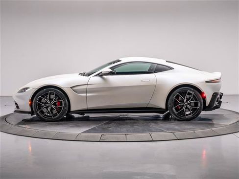 Used 2021 Aston Martin V8 Vantage Coupe RWD image 11