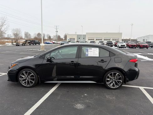 Used 2022 Toyota Corolla SE image 3