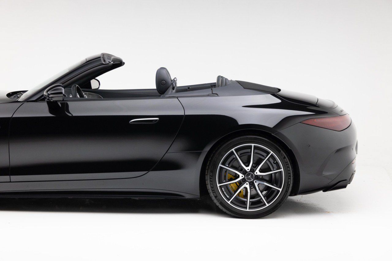 Used 2022 Mercedes-Benz SL 63 AMG 4MATIC w/ AMG Aerodynamic Package image 35