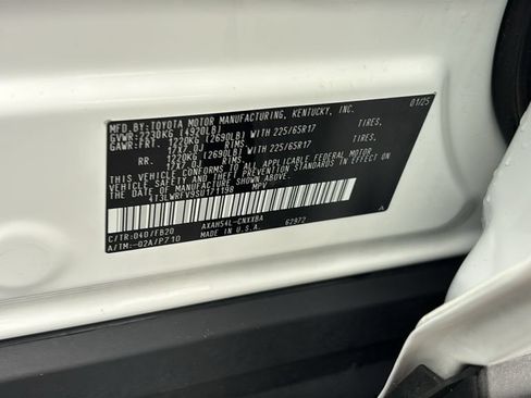 Used 2025 Toyota RAV4 LE AWD/4WD image 32