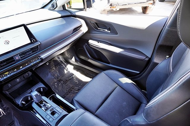 Used 2023 Toyota Prius Limited FWD image 33